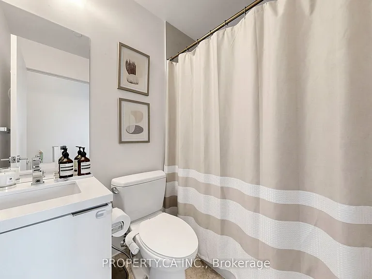 8 Eglinton Ave E #1411 — Photo 12
