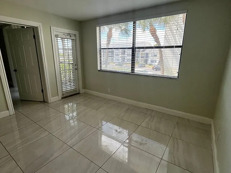 718 Executive Center Dr #23-7-23 — Photo 5
