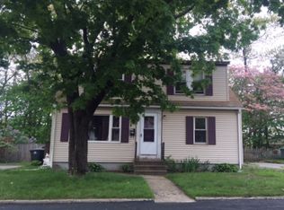 25 Pembroke Ln, Coventry, RI 02816