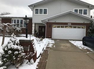 1611 E Cedar Ln, Mount Prospect, IL