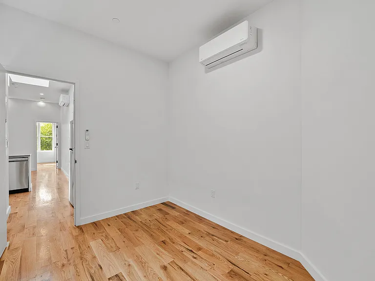 284 Suydam St #3R — Photo 9