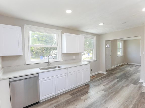 4th image of 209 Pennington Blvd