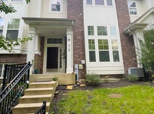 516 Grosvenor Ln, Aurora, IL 60504
