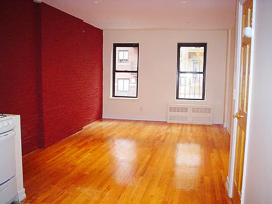 Rented by Chartwell Manhattan Realty | media 13