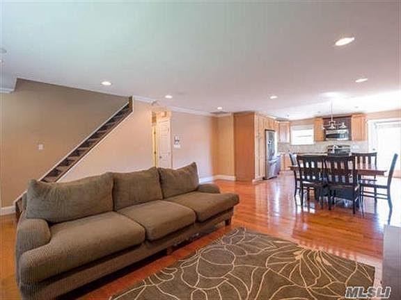 3rd image of 134 E Zoranne Dr