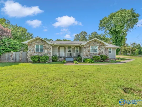 5116 Spring Creek Dr, Guntersville, AL 35976