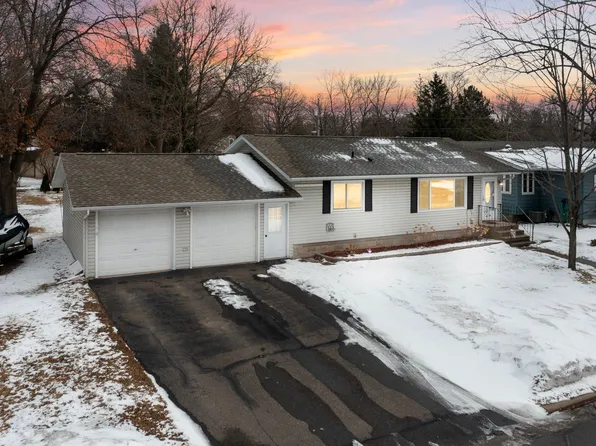 703 6th St SW, Little Falls, MN 56345