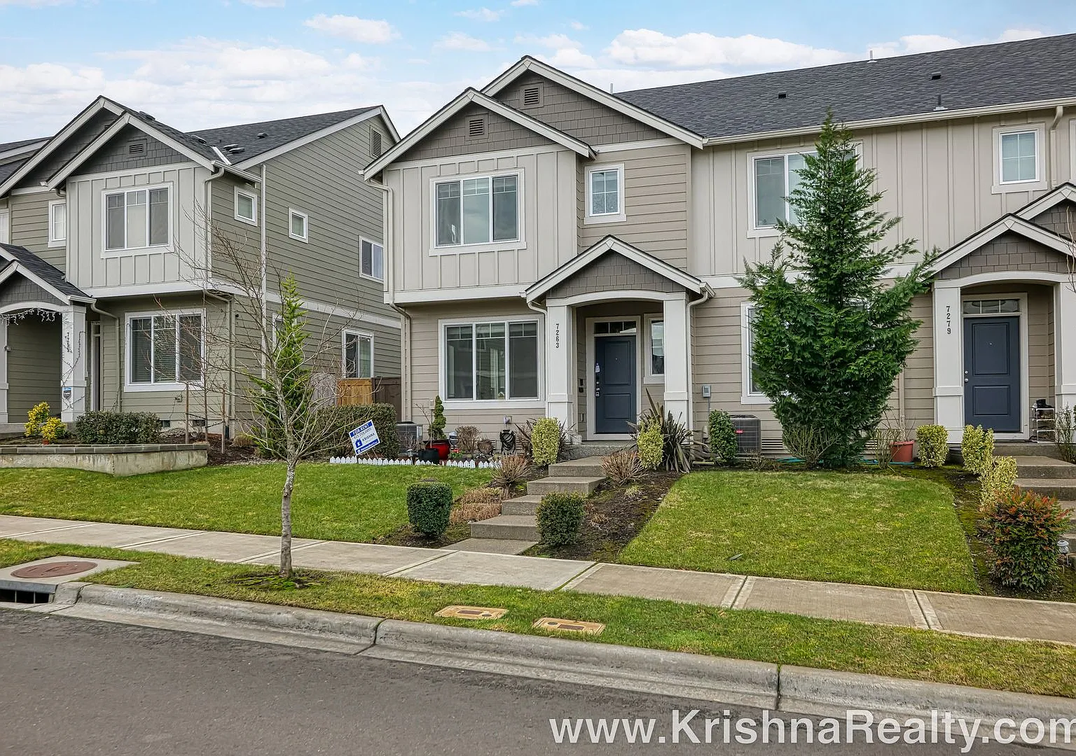Charming Modern 3 BD* 2.5 BA& Townhome located in Popular North Bethany's Abbey Creek Community — Photo 2