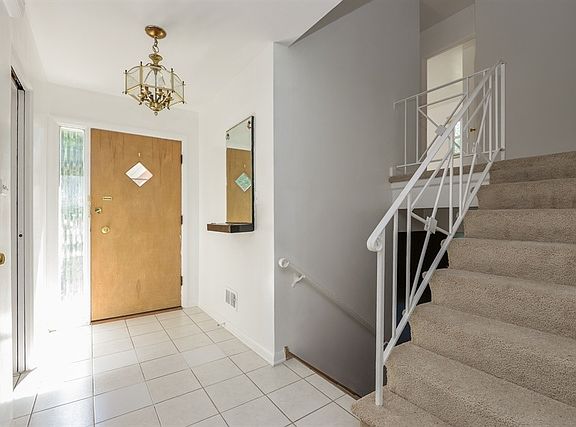 2nd image of 411 Wilshire Dr W