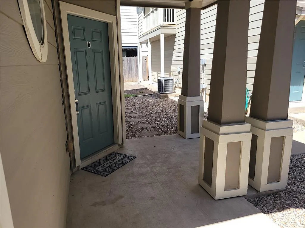 3 bed, 2.5 bath, 1850 sqft, $2,695 — Photo 3