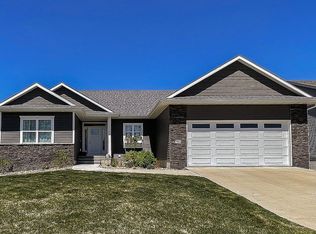 3514 Fitzroy Rd, Hiawatha, IA 52233
