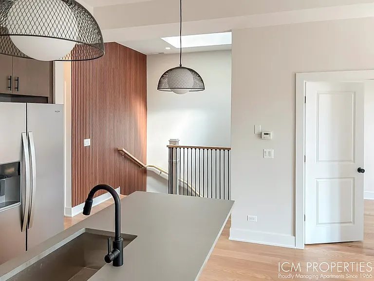 3338 N Sheffield Ave #1 — Photo 3