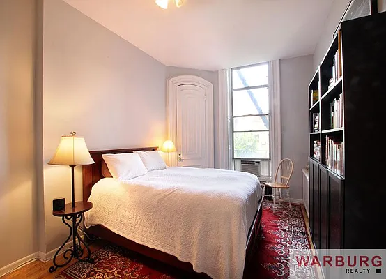 Sold by Warburg | media 21