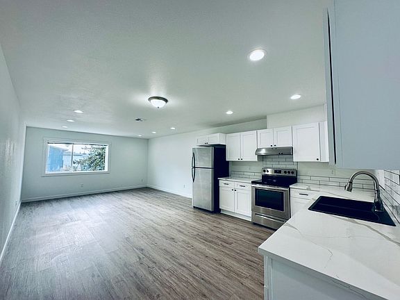 3rd image of 2603 SW Pickford St Unit 102
