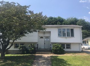 18 Lark Ave, Cranston, RI 02920