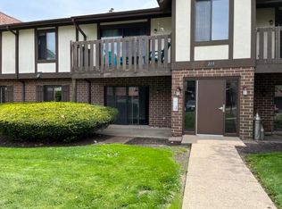 219 Uteg St APT A, Crystal Lake, IL 60014
