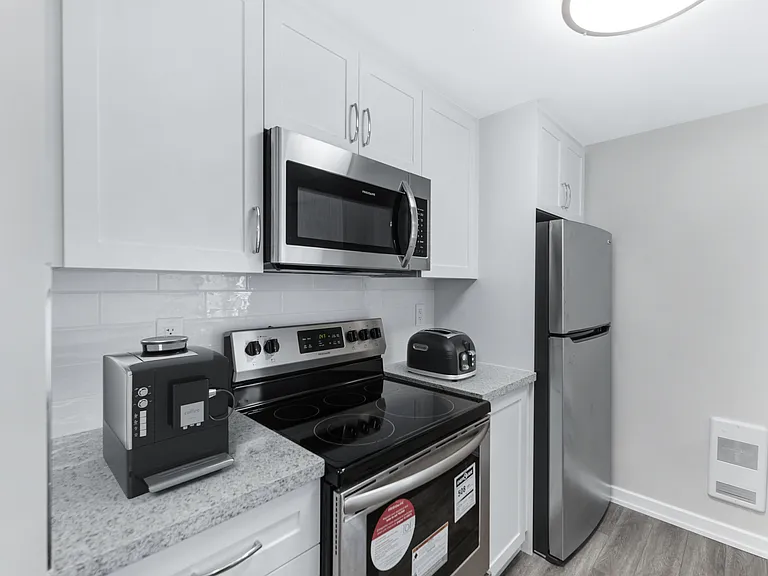 65 Paisley Blvd W — Photo 1