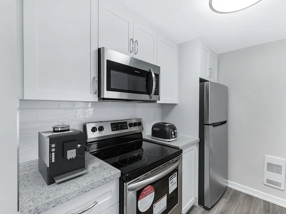 65 Paisley Blvd W