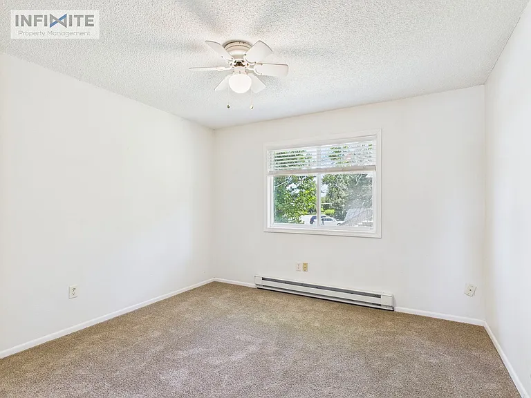 90 Custer Ave #A — Photo 8