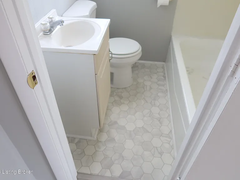 4920 Old Mill Rd #B — Photo 11