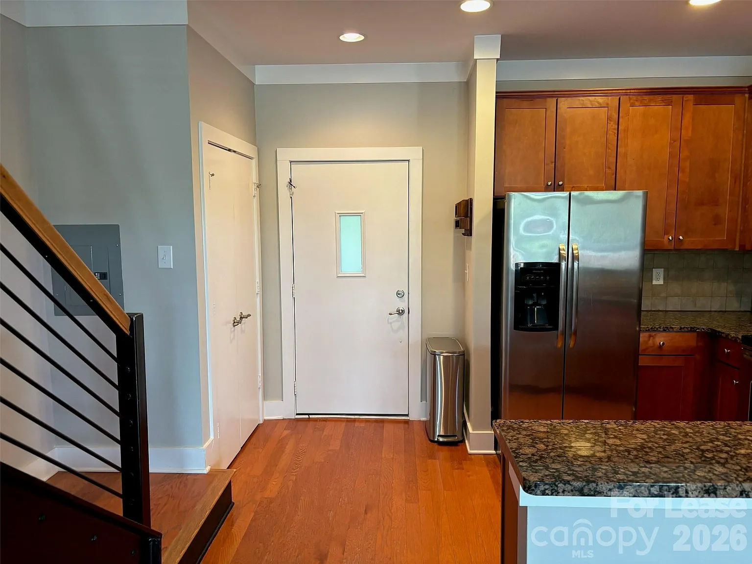 2 bed, 2.5 bath, 1066 sqft, $1,800 — Photo 2