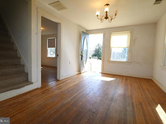 2nd image of 15106 Bloyers Ave