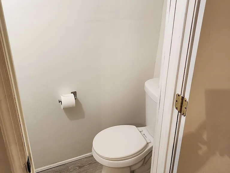 642 W Penn St — Photo 14