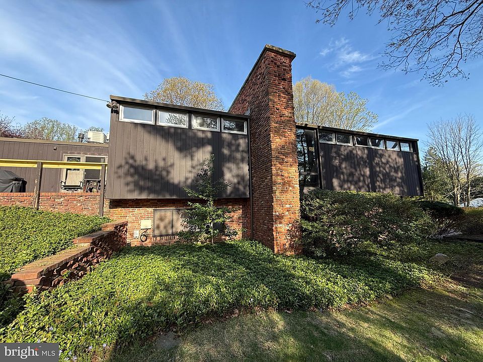 2nd image of 6000 Hunt Club Ln