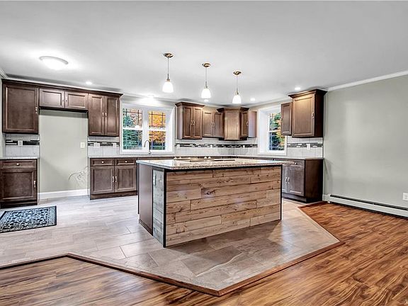3rd image of 2095 Center St