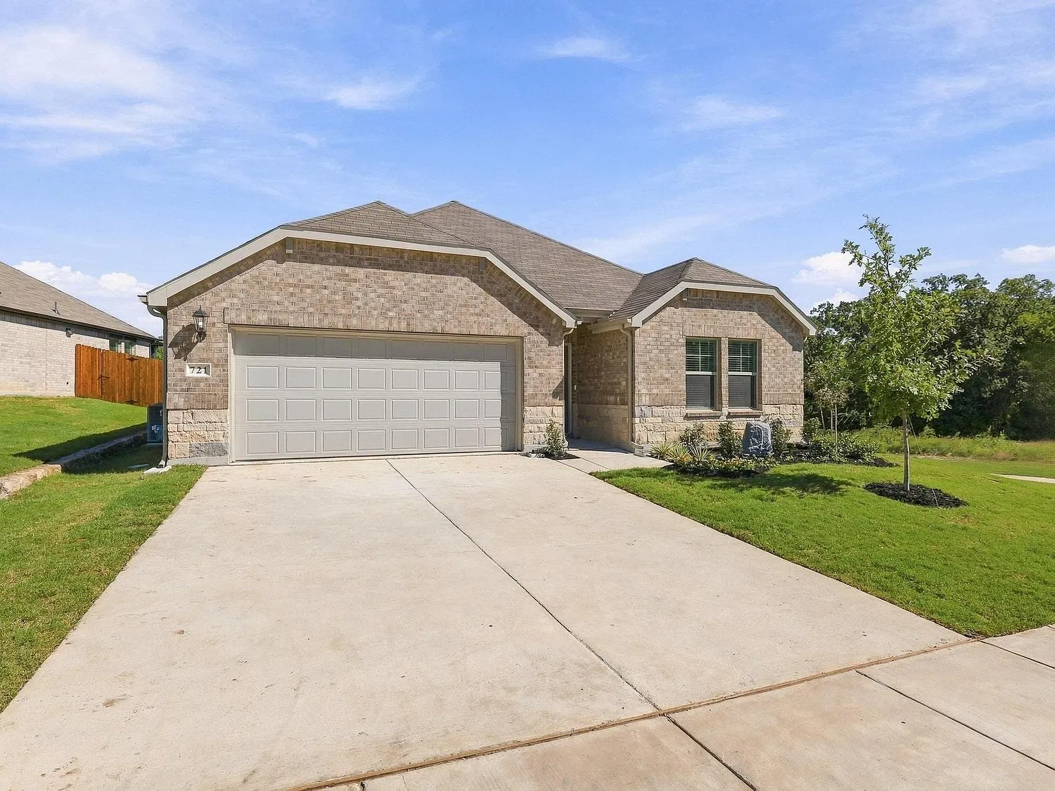3 bed, 2.0 bath, 1659 sqft, $1,995 — Photo 2