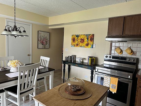 5th image of 631 N Briar Hill Ln APT 1