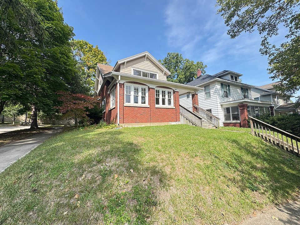 1st image of 1325 Lake Michigan Dr NW
