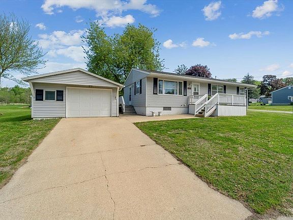 2nd image of 505 6th St NE