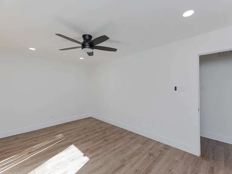 8405 Georgian Dr — Photo 21