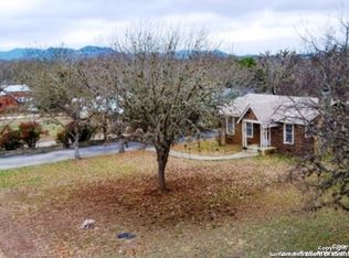 235 Post Oak St, Medina, TX 78055