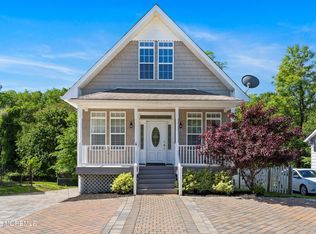 35 Sweetmans Ln, Manalapan, NJ 07726