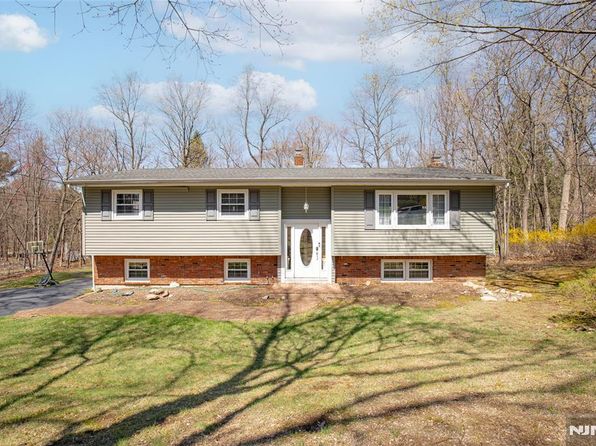 11 Osage Rd, Oakland, NJ 07436