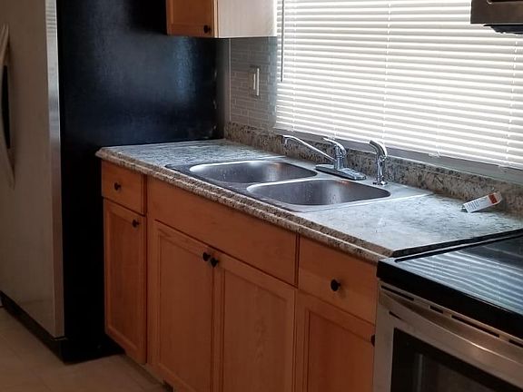 3rd image of 818 21st St