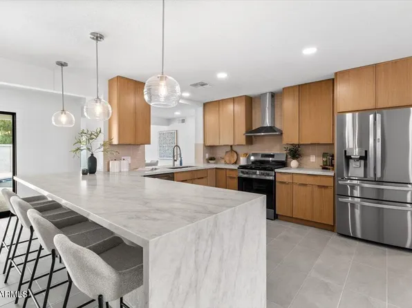 3926 E LAUREL Lane, Phoenix, AZ 85028