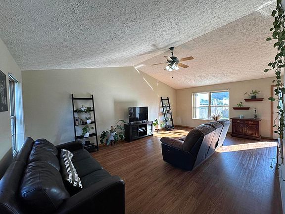 4th image of 872 Lescar Ln