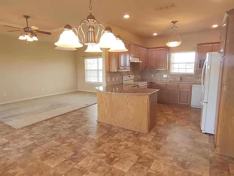 9730 FM 2931 — Photo 3