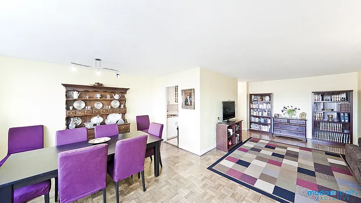 Sold by Moda Realty | media 29