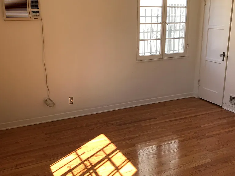 8366 Blackburn Ave — Photo 13