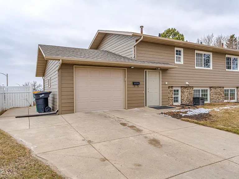 2533 E Avenue A — Photo 5