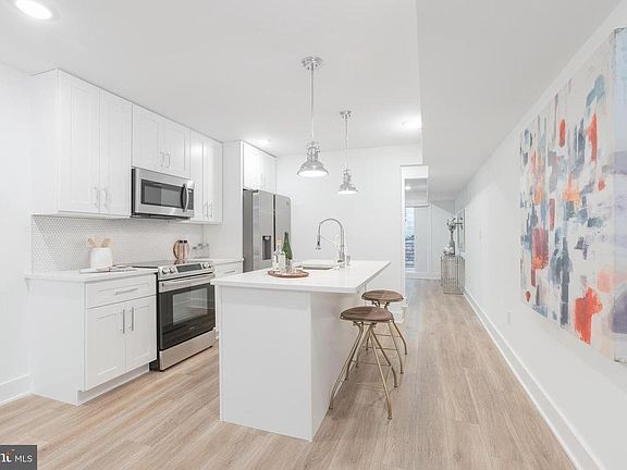 3rd image of 1931 E Huntingdon St #2