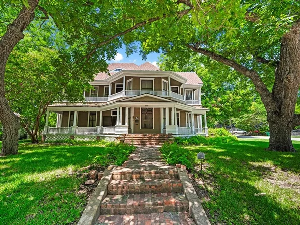 200 S Hawkins St, Waxahachie, TX 75165