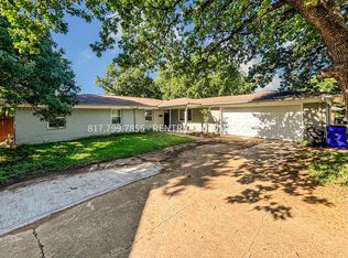 510 Slaughter Ln, Euless, TX 76040