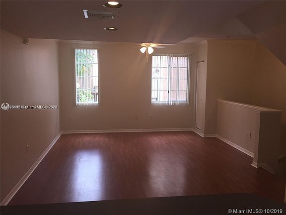 5th image of 2845 NE 185th St APT 902