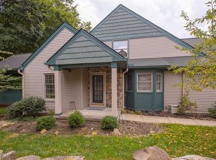 904 Hampton Ct, Northfield, OH 44067