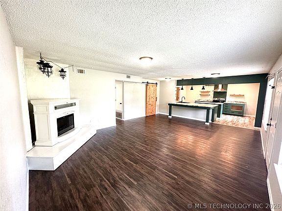 3rd image of 1109 Palmer Ln